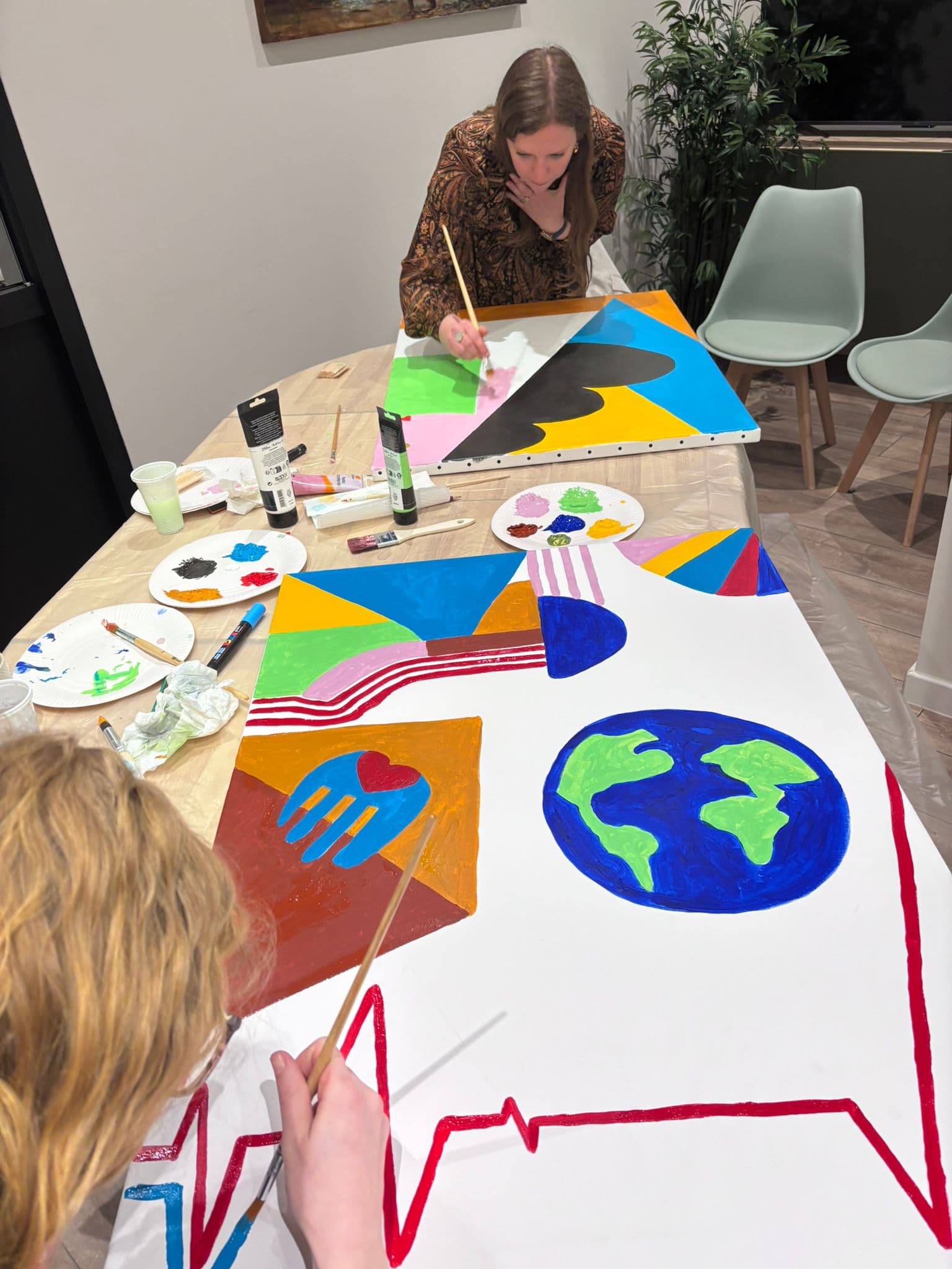 Atelier de peinture intuitive en équipe autour d'une fresque